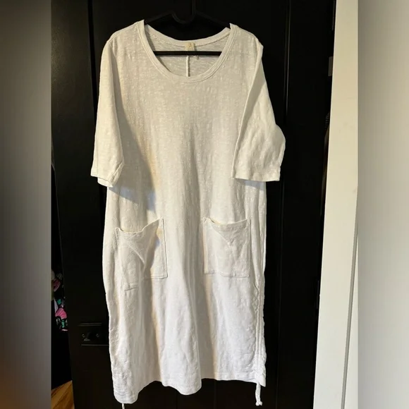 Chalet White Casual Cotton Dress with Pockets - Picture 1 of 9